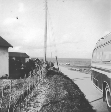 STRANDVEJEN- LYSTRUP STRAND, afsted med bussen.jpg STRANDVEJEN- LYSTRUP STRAND, afsted med bussen.jpg